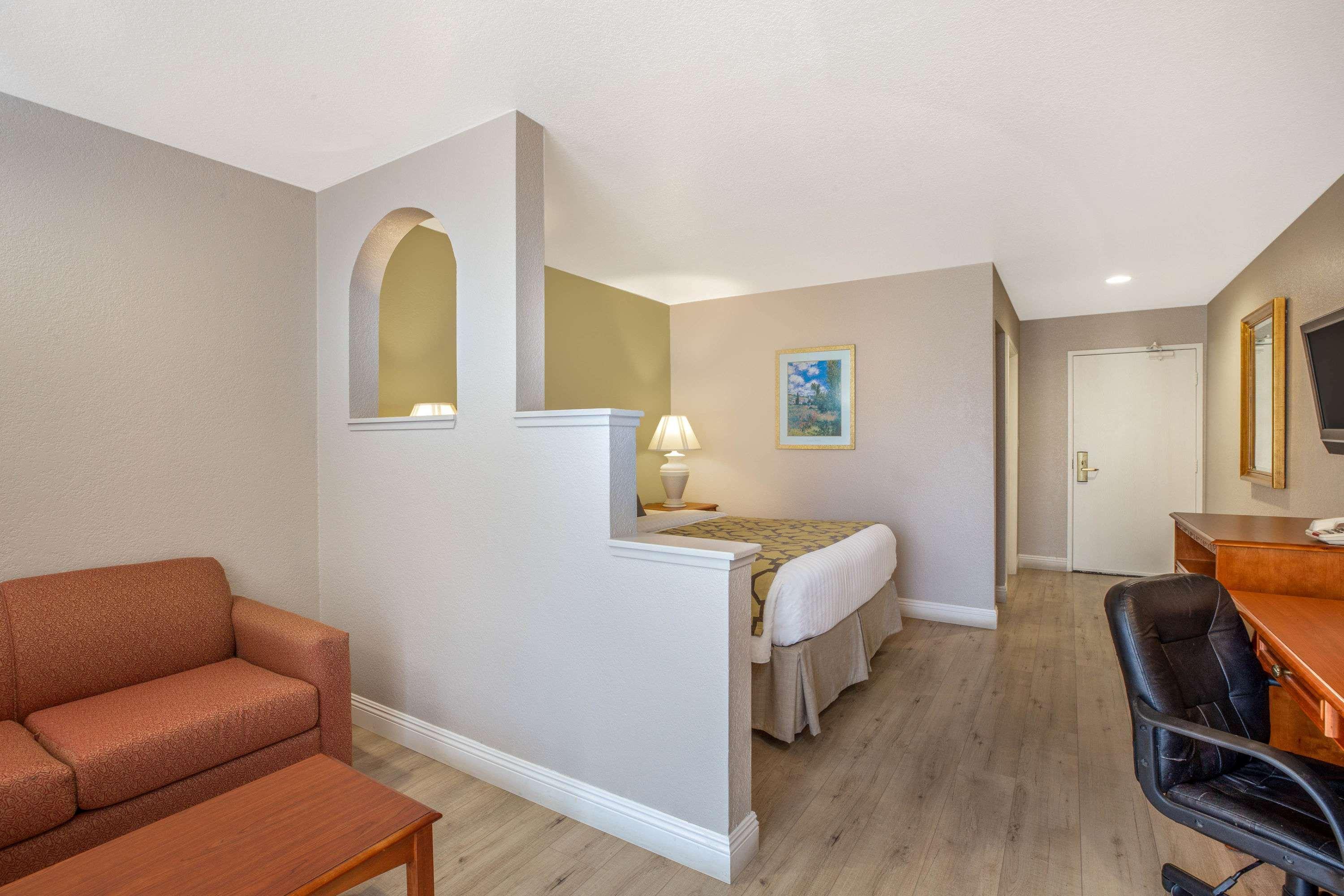 Baymont By Wyndham Tehachapi Hotell Eksteriør bilde
