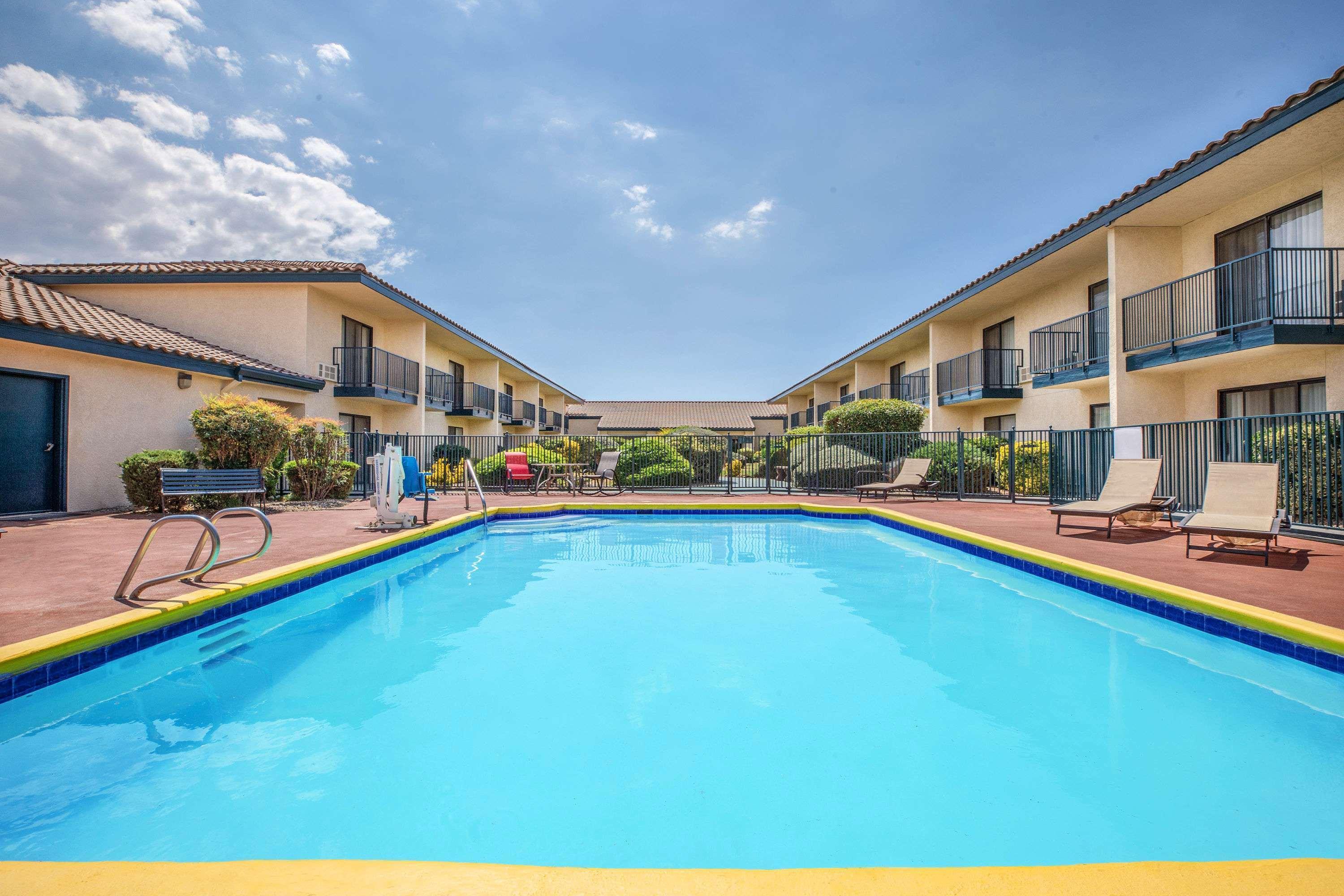 Baymont By Wyndham Tehachapi Hotell Eksteriør bilde
